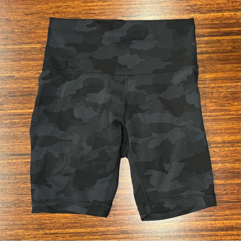 Lululemon Wunder Train High Rise Short 8"
Heritage 365 Camo Deep Coal Multi 6